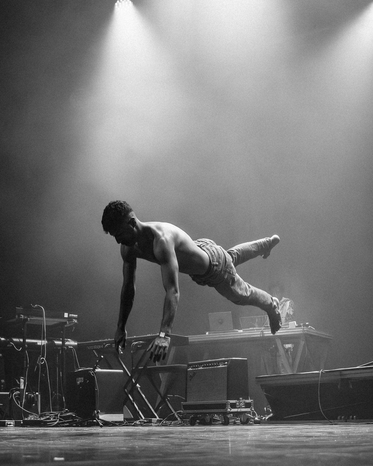 Mid-Air Planche Freeze – Theatre Stage