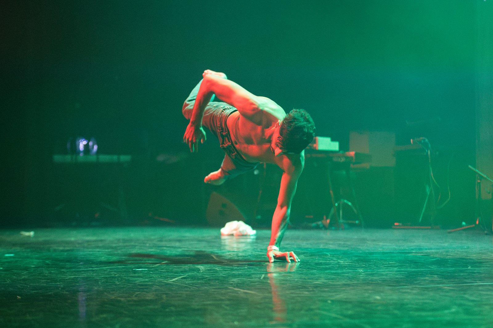 Acrobatic Balance in Stage Lighting